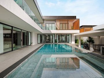 The ultimate luxury beachfront home! A golden opportunity for investment in Pattaya, ready for you to experience the ultimate luxury with the best loc