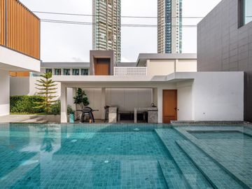 The ultimate luxury beachfront home! A golden opportunity for investment in Pattaya, ready for you to experience the ultimate luxury with the best loc