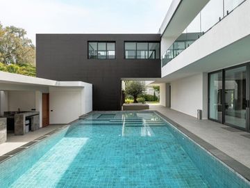 The ultimate luxury beachfront home! A golden opportunity for investment in Pattaya, ready for you to experience the ultimate luxury with the best loc