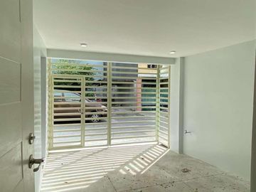 NEWLY RENOVATED HOUSE AND LOT IN CAMELLA BACOOR CAVITE