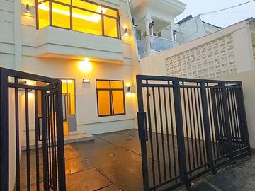 Dijual Rumah Siap Huni Bergaya American Klasik Di Kalibaru - Cilodong, Kota Depok Dekat Grand Depok City