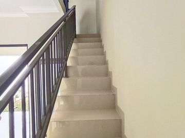 Dijual Rumah Siap Huni Bergaya American Klasik Di Kalibaru - Cilodong, Kota Depok Dekat Grand Depok City