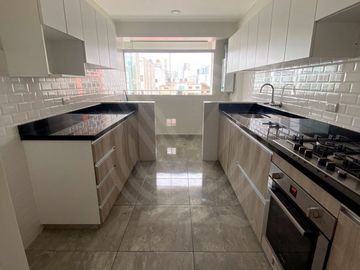 AMPLIO Y LINDO DUPLEX DE 133M2 CON VENTANAS HERMÉTICAS EN DORMITORIOS  (NO PAGA ALCABALA)