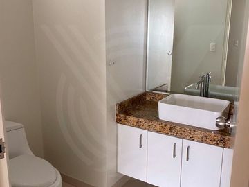 AMPLIO Y LINDO DUPLEX DE 133M2 CON VENTANAS HERMÉTICAS EN DORMITORIOS  (NO PAGA ALCABALA)