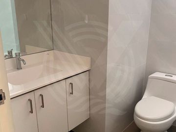 AMPLIO Y LINDO DUPLEX DE 133M2 CON VENTANAS HERMÉTICAS EN DORMITORIOS  (NO PAGA ALCABALA)