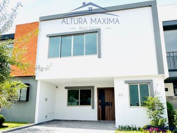 Casa Nueva en Venta Solares Zona Real Zapopan