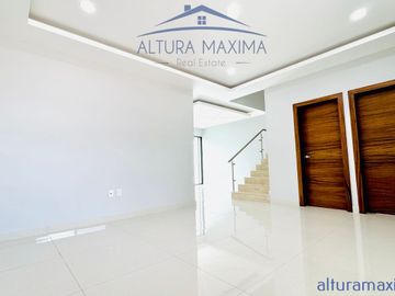 Casa Nueva en Venta Solares Zona Real Zapopan