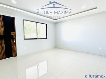 Casa Nueva en Venta Solares Zona Real Zapopan