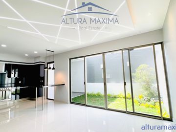 Casa Nueva en Venta Solares Zona Real Zapopan