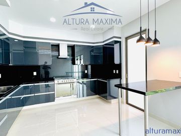 Casa Nueva en Venta Solares Zona Real Zapopan