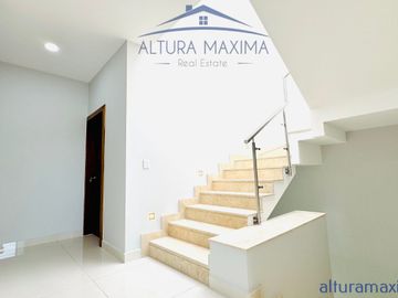 Casa Nueva en Venta Solares Zona Real Zapopan