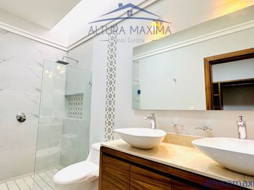 Casa Nueva en Venta Solares Zona Real Zapopan