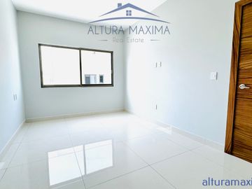 Casa Nueva en Venta Solares Zona Real Zapopan