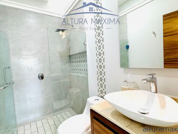 Casa Nueva en Venta Solares Zona Real Zapopan