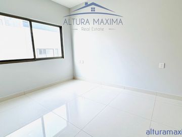 Casa Nueva en Venta Solares Zona Real Zapopan