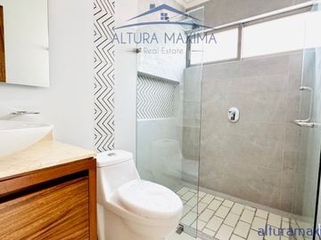 Casa Nueva en Venta Solares Zona Real Zapopan