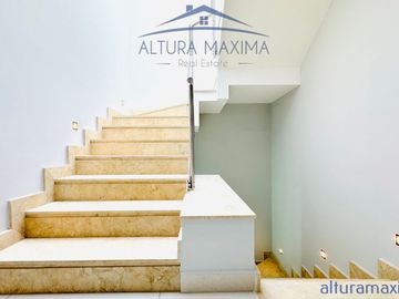 Casa Nueva en Venta Solares Zona Real Zapopan
