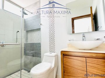 Casa Nueva en Venta Solares Zona Real Zapopan