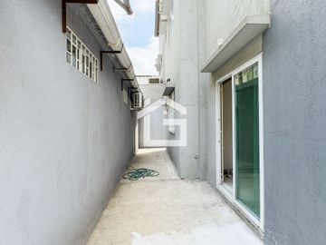 Departamento en Planta Baja en Venta en Portón de las Lomas, Guayaquil