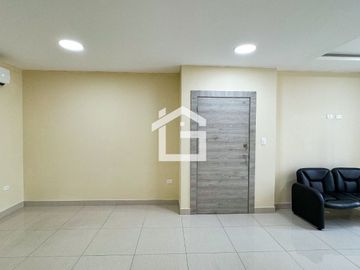 Departamento en Planta Baja en Venta en Portón de las Lomas, Guayaquil