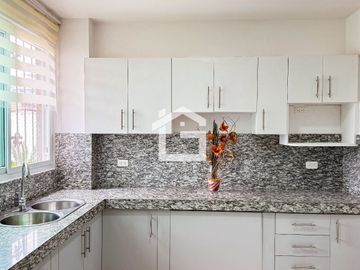 Departamento en Planta Baja en Venta en Portón de las Lomas, Guayaquil