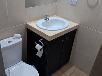 ¡ SE VENDE ACOGEDOR DEPARTAMENTO EN PRIMER PISO EN URB. LAS HORTENCIAS DE CALIFORNIA ! ( MPELAEZ).