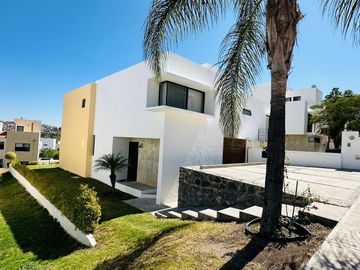 VENTA CASA CUMBRES DE LAGO JURIQUILLA CONDOMINIO CON ALBERCA