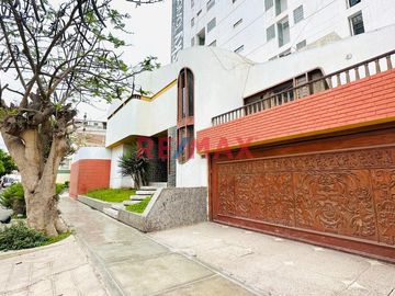 Alquilo Hermosa Casa De 300 M2, En La Urb. Santa Victoria, Chiclayo.(L.GUEVARA)