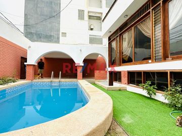 Alquilo Hermosa Casa De 300 M2, En La Urb. Santa Victoria, Chiclayo.(L.GUEVARA)