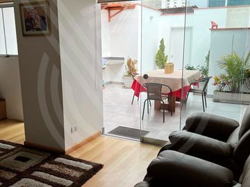 AMPLIO Y LINDO DUPLEX  EN MAGDALENA DEL MAR (300M2)