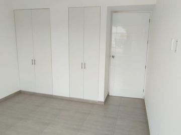 VENDO EN ESTRENO ULTIMO DEPARTAMENTO CON VISTA PANORAMICA DE 161 m2 CON 2 BALCONES EN LA FLORESTA DE PRO LOS OLIVOS.