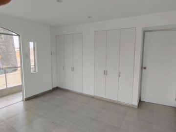 VENDO EN ESTRENO ULTIMO DEPARTAMENTO CON VISTA PANORAMICA DE 161 m2 CON 2 BALCONES EN LA FLORESTA DE PRO LOS OLIVOS.