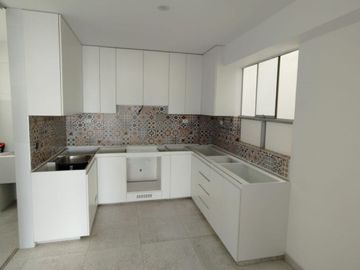 VENDO EN ESTRENO ULTIMO DEPARTAMENTO CON VISTA PANORAMICA DE 161 m2 CON 2 BALCONES EN LA FLORESTA DE PRO LOS OLIVOS.