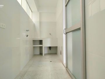 VENDO 03 ULTIMOS DEPARTAMENTOS DE ESTRENO CON VISTA EXTERNA DE 143 m2 CON BALCON EN LA FLORESTA DE PRO LOS OLIVOS.