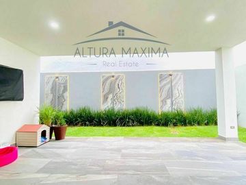 Lujosa Residencia en Venta Puerta Las Lomas Zona Andares Zapopan