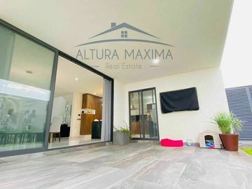 Lujosa Residencia en Venta Puerta Las Lomas Zona Andares Zapopan