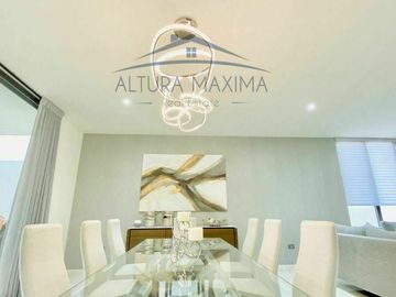 Lujosa Residencia en Venta Puerta Las Lomas Zona Andares Zapopan
