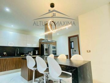 Lujosa Residencia en Venta Puerta Las Lomas Zona Andares Zapopan