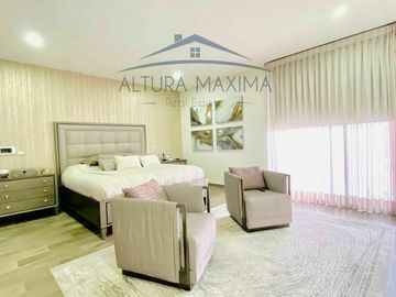Lujosa Residencia en Venta Puerta Las Lomas Zona Andares Zapopan