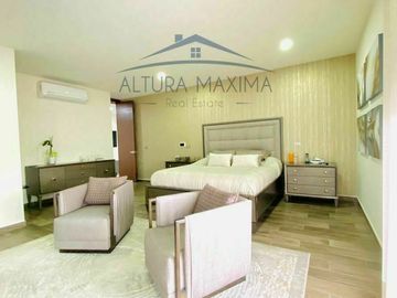 Lujosa Residencia en Venta Puerta Las Lomas Zona Andares Zapopan
