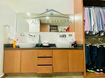Lujosa Residencia en Venta Puerta Las Lomas Zona Andares Zapopan