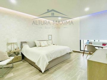 Lujosa Residencia en Venta Puerta Las Lomas Zona Andares Zapopan