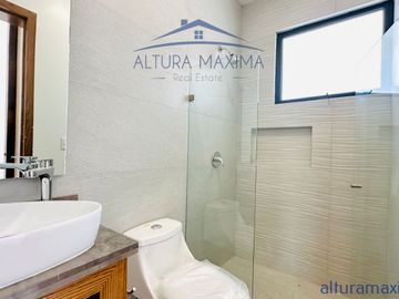 Casa Nueva en Venta Solares Zapopan