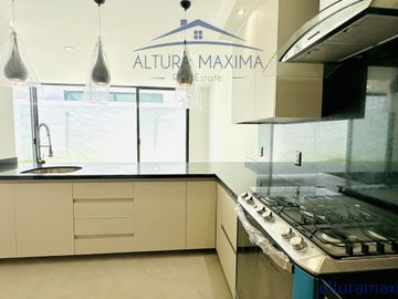 Casa Nueva en Venta Solares Zapopan