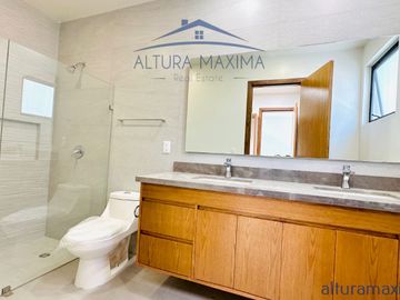 Casa Nueva en Venta Solares Zapopan