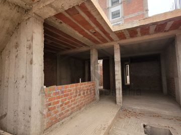 REMATE DE CASA EN URBANIZACIÓN LOS SAUCES AL COSTADO DE LA UNIVERSIDAD SIPÁN