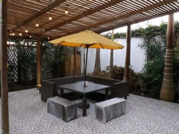 VENDO CASA EN ESQUINA PARA FAMILIA O INVERSIONISTA