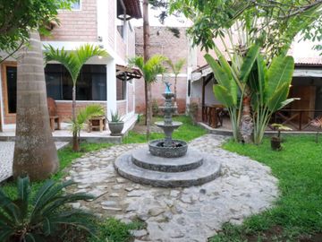 VENDO CASA EN ESQUINA PARA FAMILIA O INVERSIONISTA