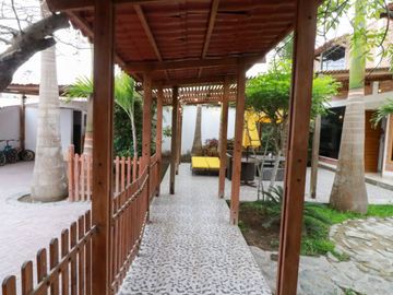 VENDO CASA EN ESQUINA PARA FAMILIA O INVERSIONISTA