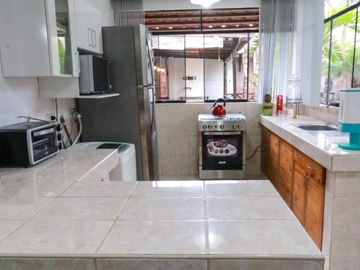 VENDO CASA EN ESQUINA PARA FAMILIA O INVERSIONISTA